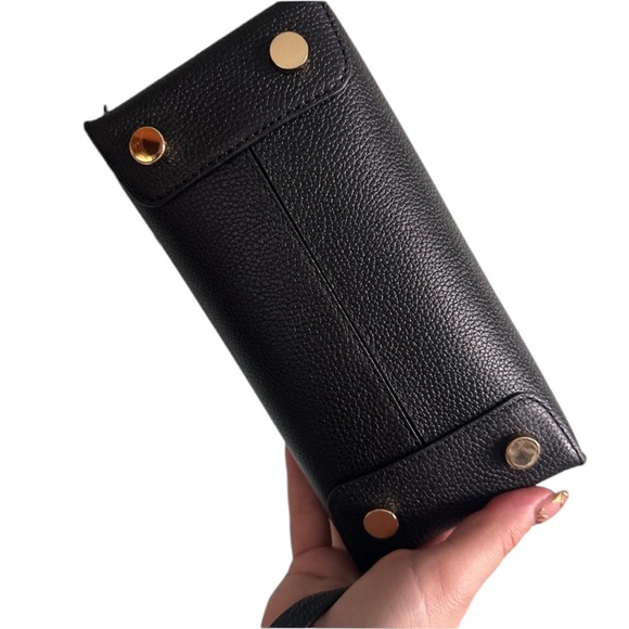 Michael Kors pebbled leather mini messenger bag. In black - Picture 2 of 4